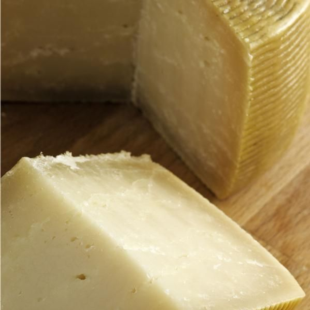 Pecorino molto stagionato da 8 a 14 mesi.