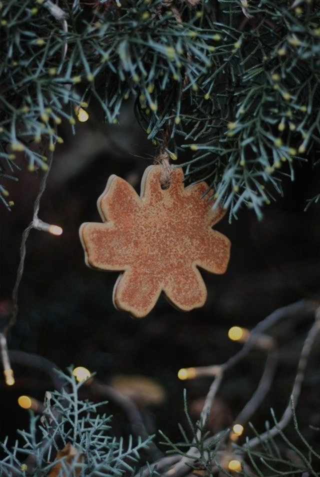 Lot de 3 "fleurs pain d'épices" à suspendre