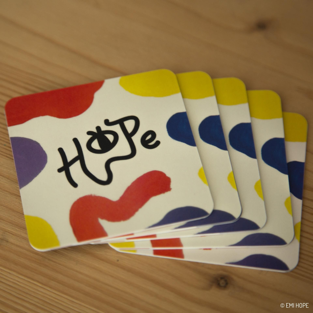 DESSOUS DE VERRE - ÉMI HOPE