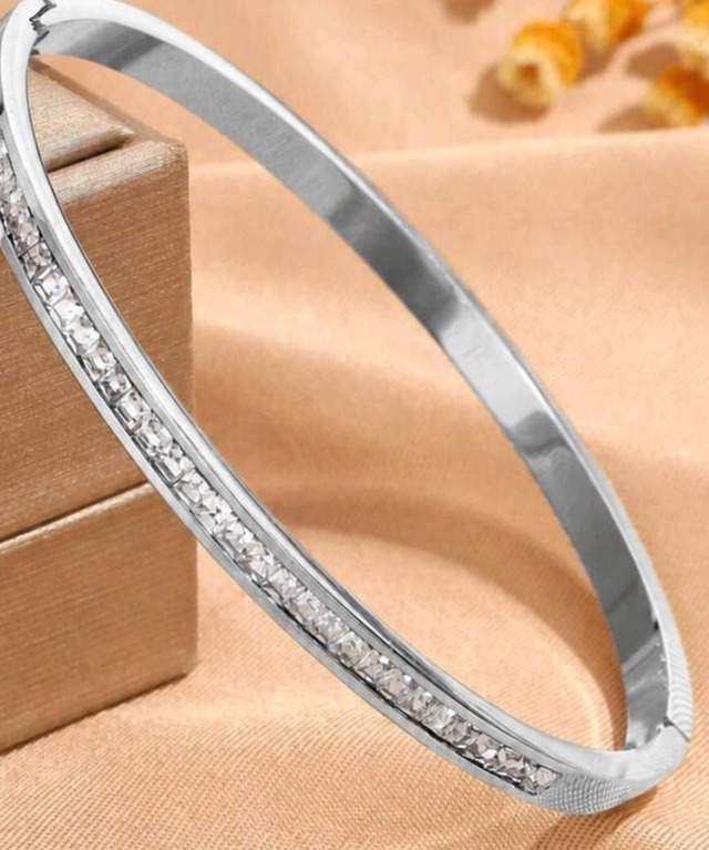 Jonc Nova – Bracelet Rigide en Acier Argenté &amp; Strass