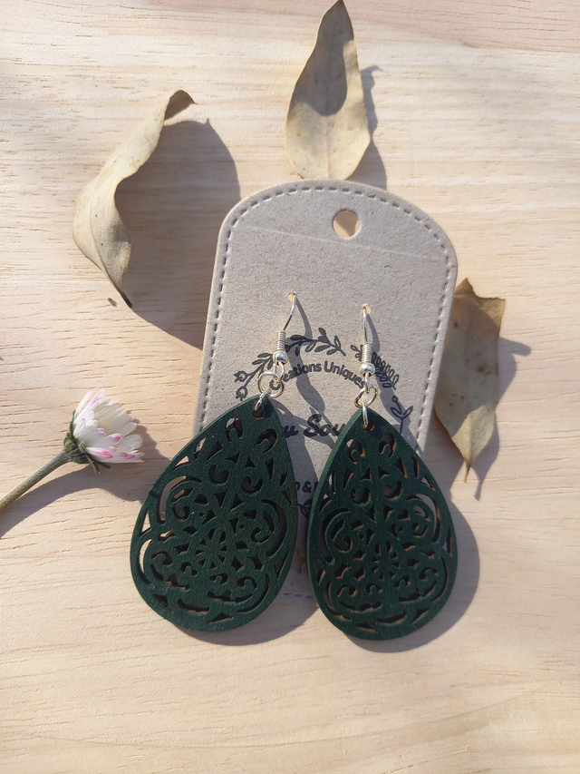 Boucles d&#039;oreilles Bois - arabesques - vert sombre