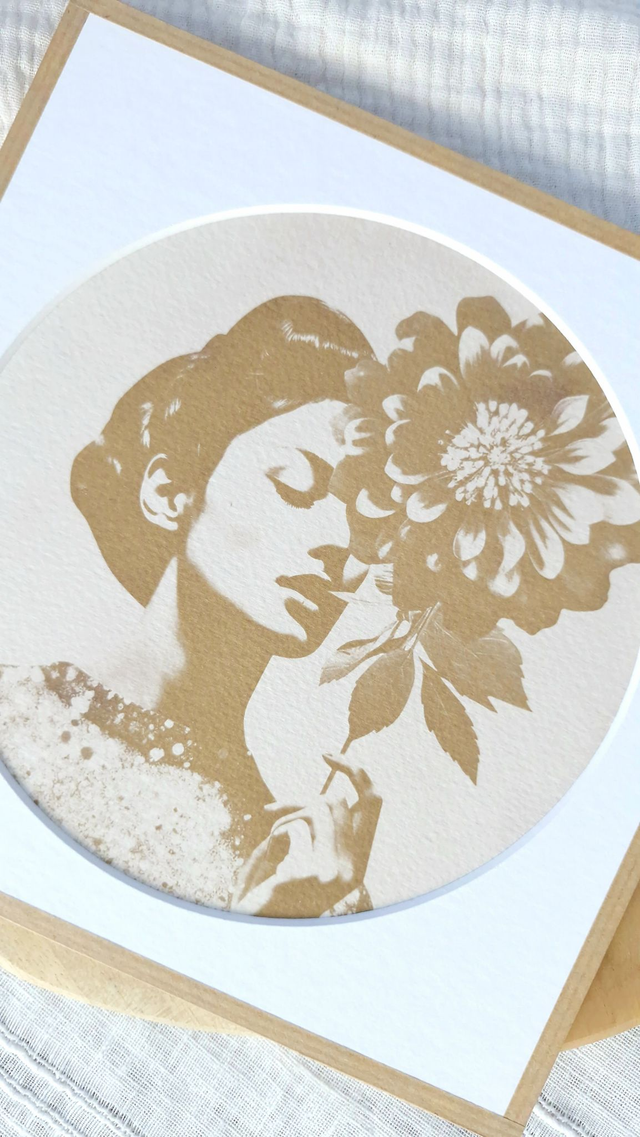 Cyanotype encadré - Femme au dalhia - Illustration "Amande"