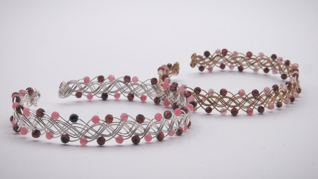 Bracelet tressé orné de grenats et tourmalines roses facettés