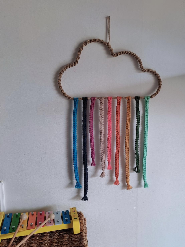 Attrape-rèves nuage arc-en-ciel en macramé