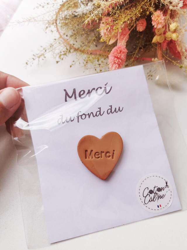 Pin's argile "merci" terracotta 