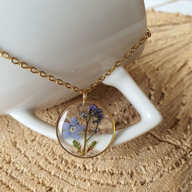 Naszyjnik z niezapominajką