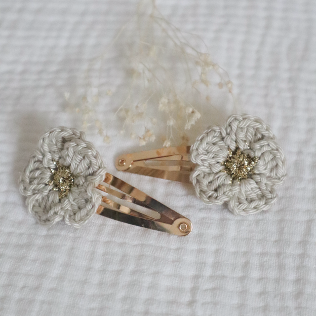 Barrettes fleurs jumelles sauge grisée 