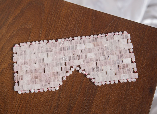 Edelsteinmaske Rosenquarz - Handgemacht auf Bestellung 