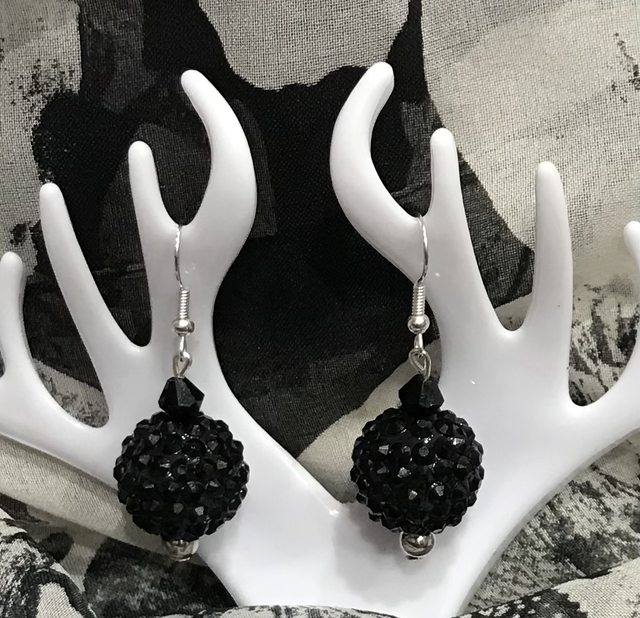 Black Dangling Earrings-BLKD13