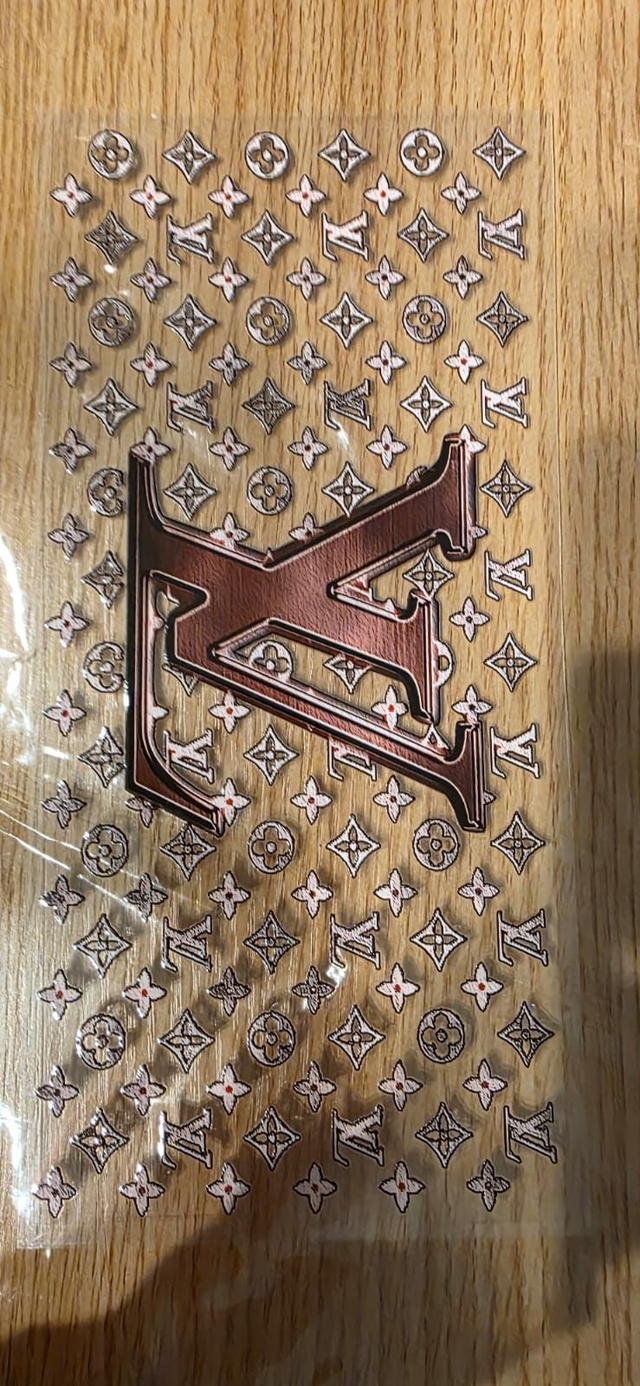 Louis Vuitton (a)
