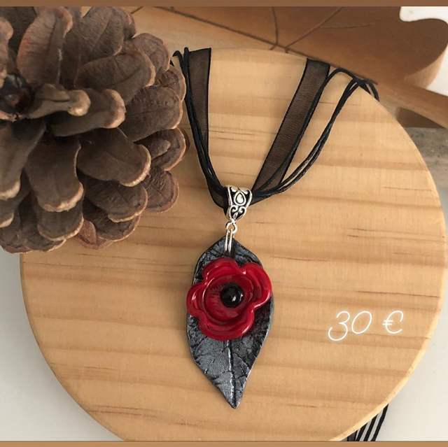 Collier en pâte polymère " Une feuille de Printemps "