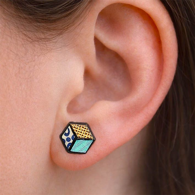 Orecchini a bottone esagonali Penelope