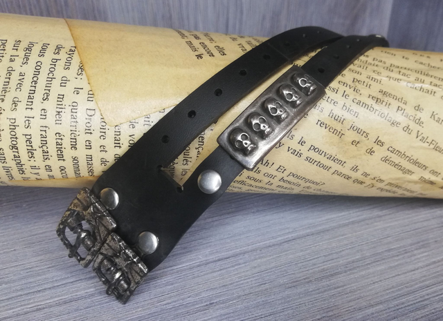 Bracelet double chambre à air, têtes de mort.