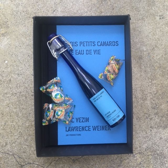 Lawrence Weiner Trois petits canards. Une eau de vie (éd. spéciale), 2002 