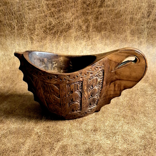 Originele handgesneden houten drinkschaal - Balkan