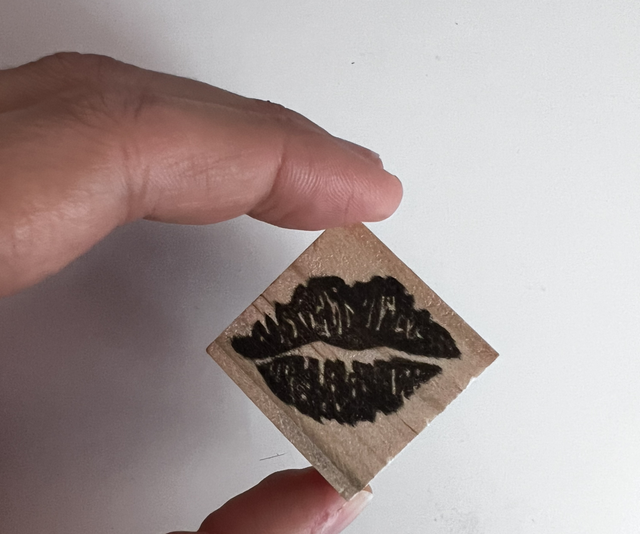 Tampon Bisou (Jour 6 - Stamp-Tober 2025) 