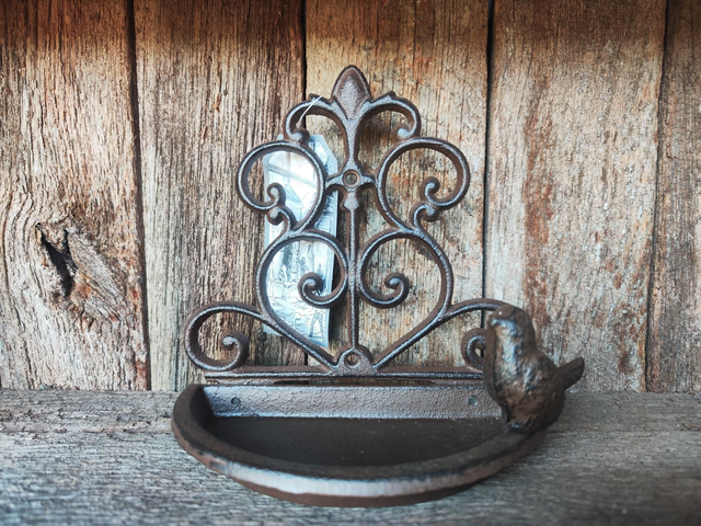 Cast Iron Birdfeeder