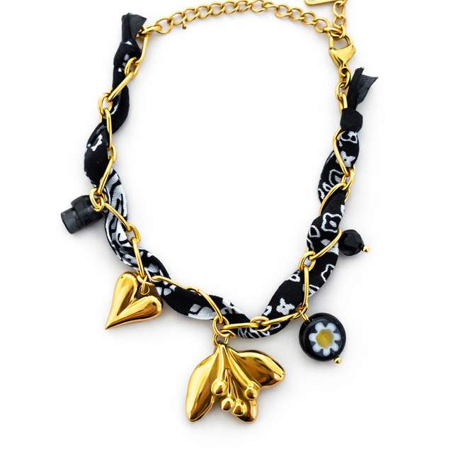 Pulsera acero dorado y pañuelo negro 