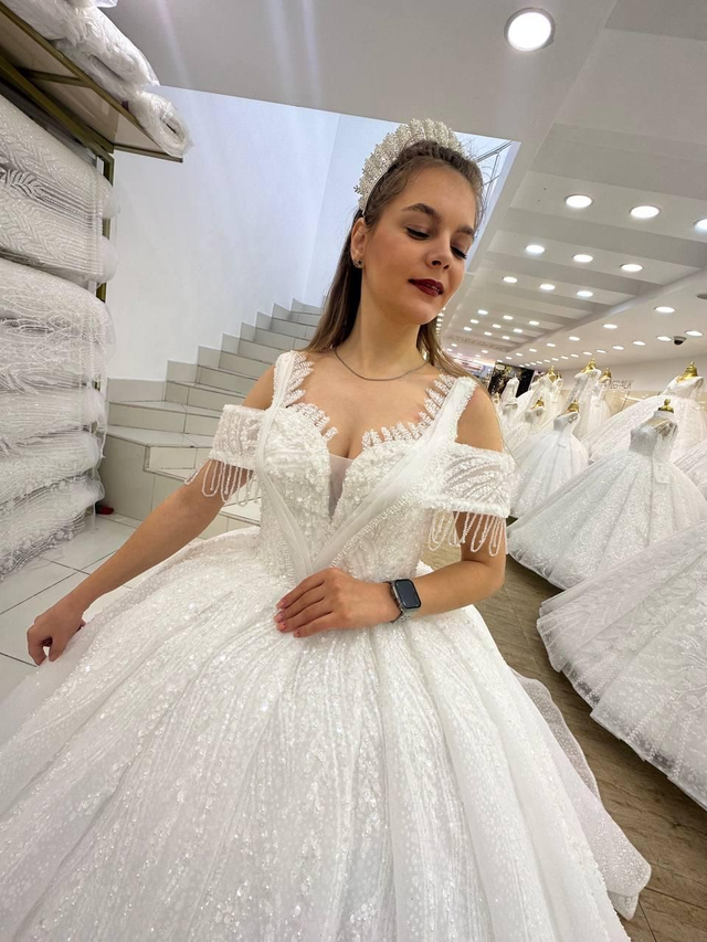 Robe de Mariée Princesse Col Coeur Décolleté avec Paillettes : Réf : RMP16