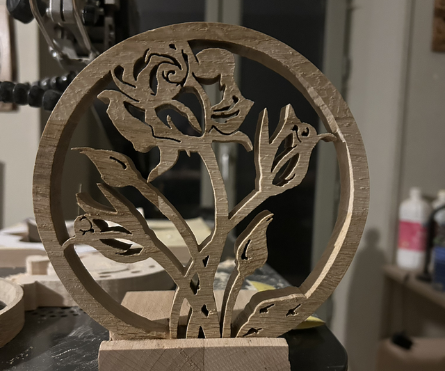 Roses dans cercle sur socle pour bougie 