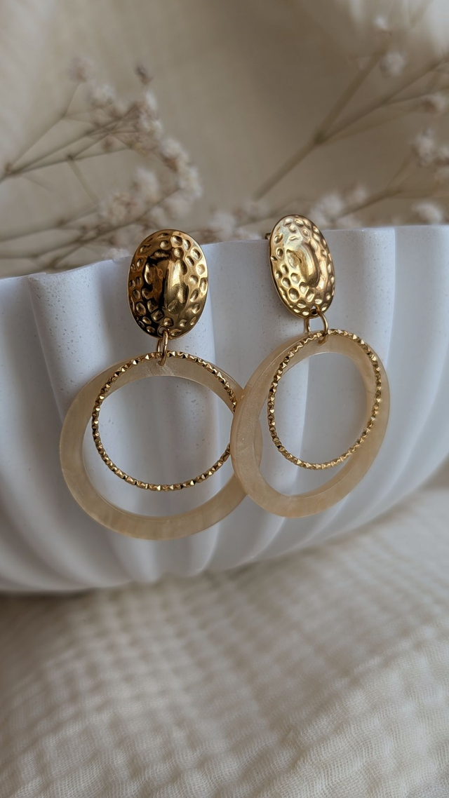 Boucles d'oreilles SIDONIE beige nacré