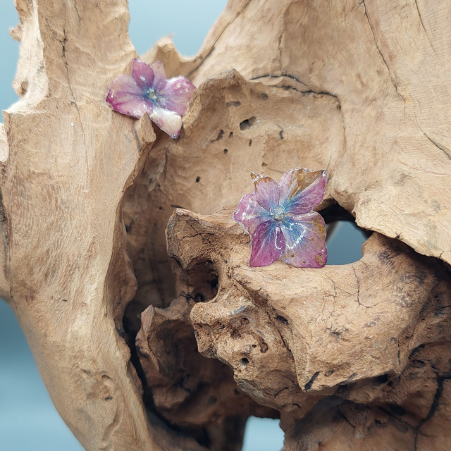 Boucles d’oreilles Hortensias – Bijoux floraux faits main en résine brillante