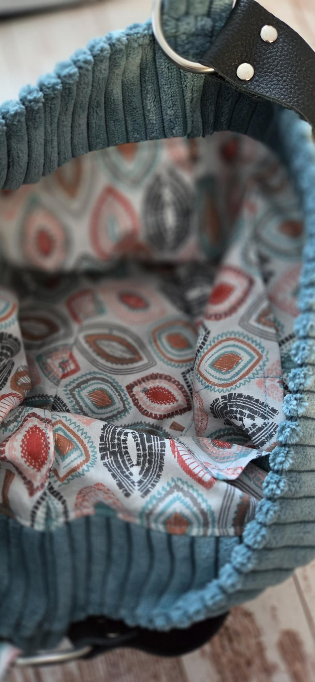 Sac à main porté épaule velours bleu