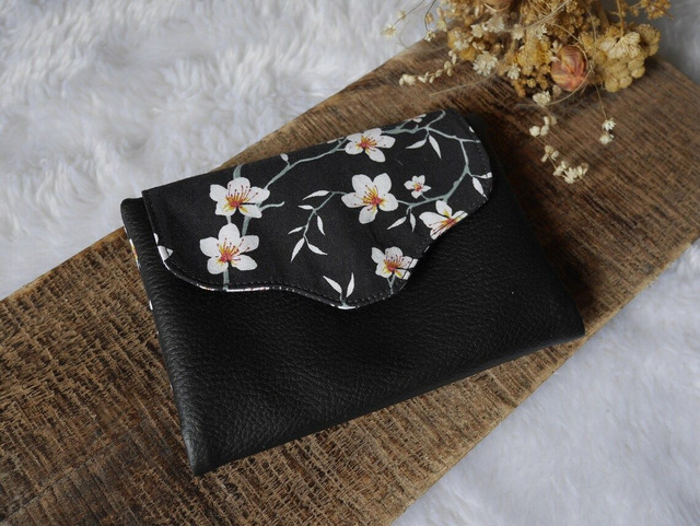 Porte-cartes à rabat fleurs d&#039;amandier