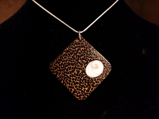 Anhänger Schwarzpalme mit Katzenauge