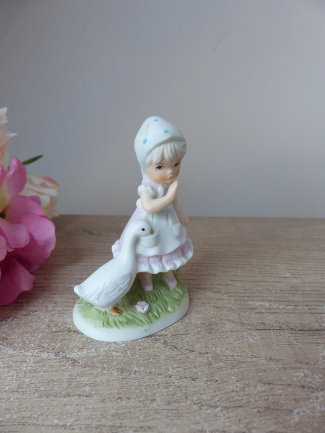 Vintage petite fille avec oie canard en céramique, décor fermière vie à la campagne souvenir vacances, décoration maison ferme campagne