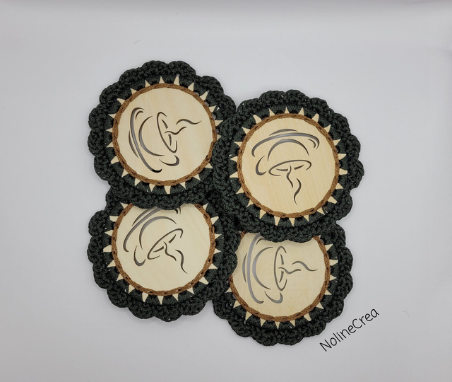 Dessous de verres ou tasses sculpté, lot de deux dessous de verres