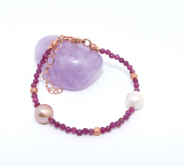 Rubin Armband mit Süßwasserperlen - Leonor