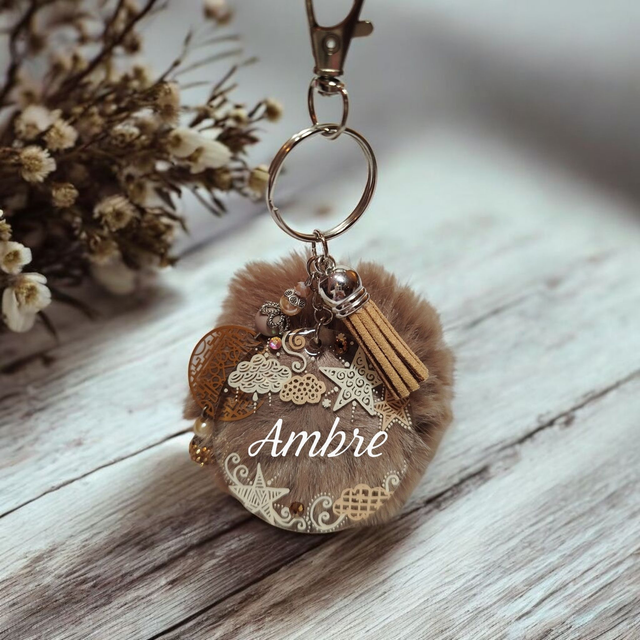 Bijou de sac prénom personnalisé dessiné à la main taupe