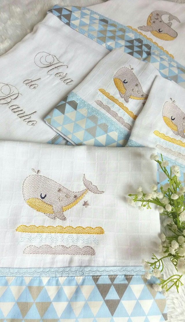 Toalha fralda com capuz e fraldas 