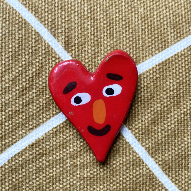 Pin&#039;s cœur rouge