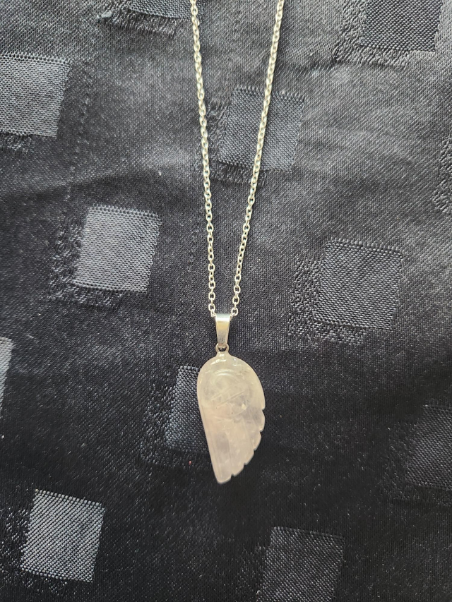 ROSE QUARTZ WING ON CHAIN