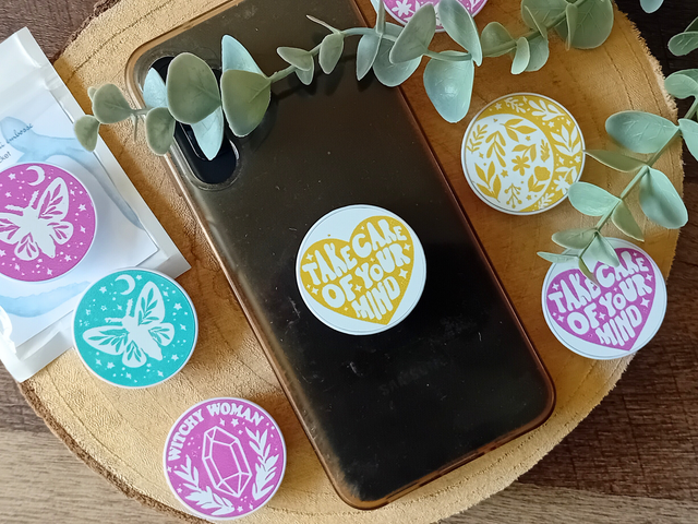 Pop socket adhésif – Accessoire téléphone fait main (Lune, Papillon, Witchy Woman, Take Care of Your Mind)