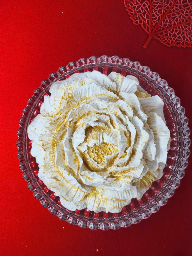Pureté Éclatante 2 : Fleur en Jesmonite Blanchesur sucle en verre dentelle - Décoration et Diffuseur de Parfum 