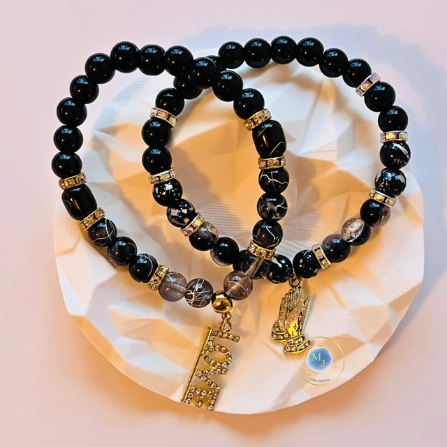Handgemaakte Zwarte Armbanden Set met Kralen, LOVE-Bedel & Goudkleurige Details 