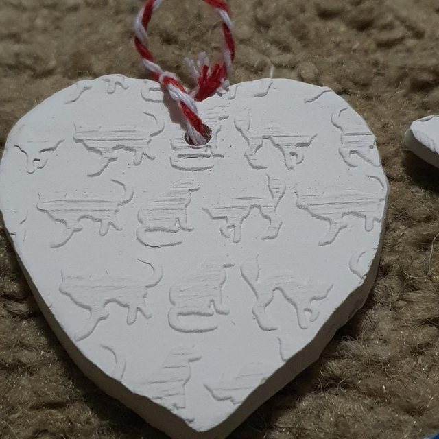 Heart cat textured Xmas decoration/present tag (paintable)