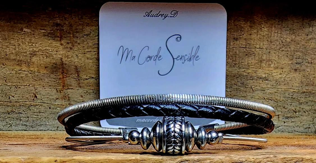 Bracelet cordes de basse guitare surcyclée