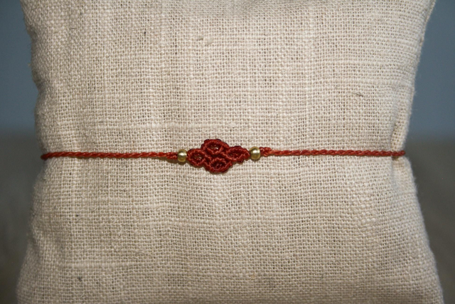 Micromacrame Armband im schlichten Design