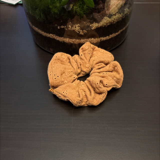 Chouchou en broderie anglaise