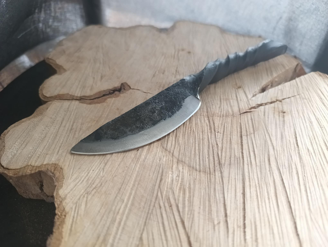 Couteau brut de forge.