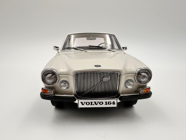 Volvo 164 år 1970 - Vit - Scale 1:18 - Diecast modell