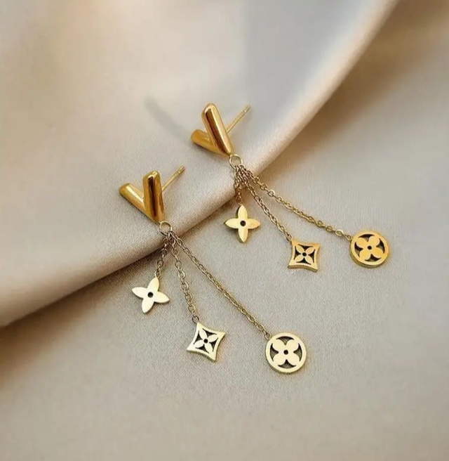 Boucles d'oreilles LV doré 