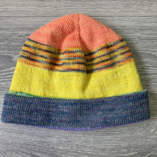 'Chaos rainbow' - Reversible hand-knit hat