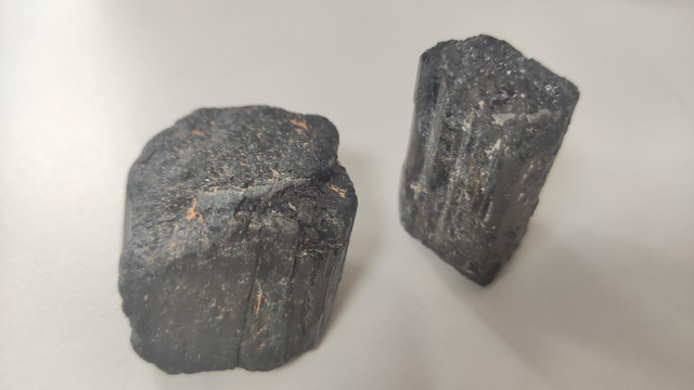 Tourmaline noire brute 