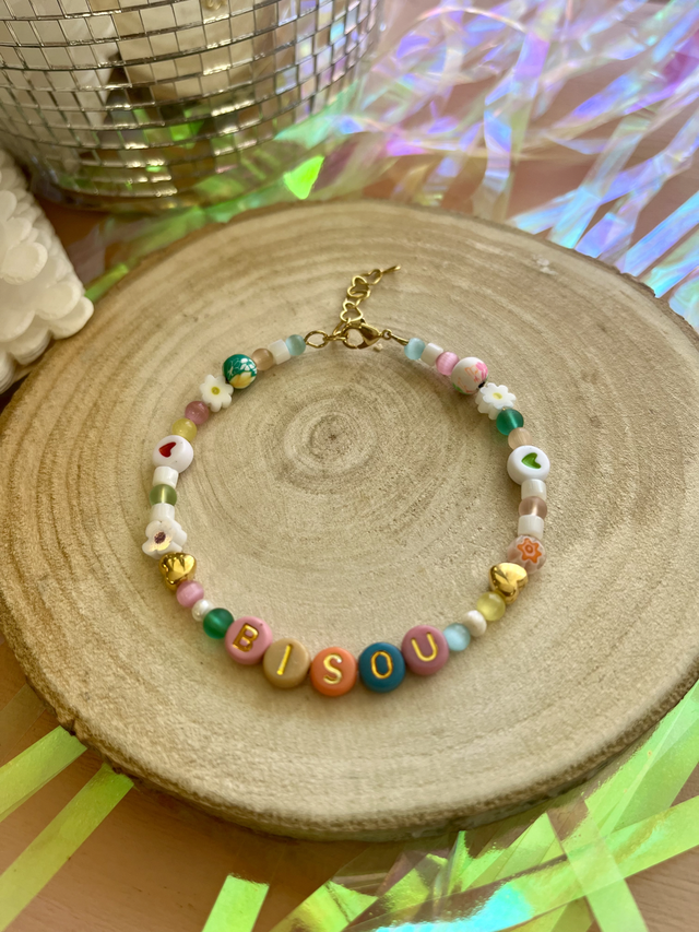 Bracelet en perles de verre et perles alphabet 