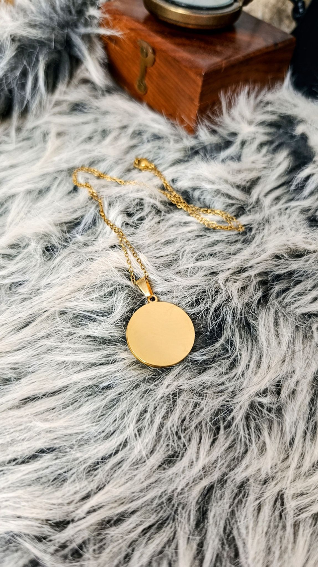 RÖNA - Pendentif acier inox doré